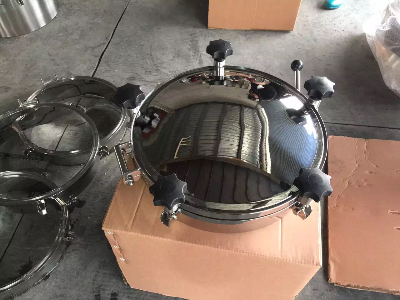 Polishing methods for stainless steel manways